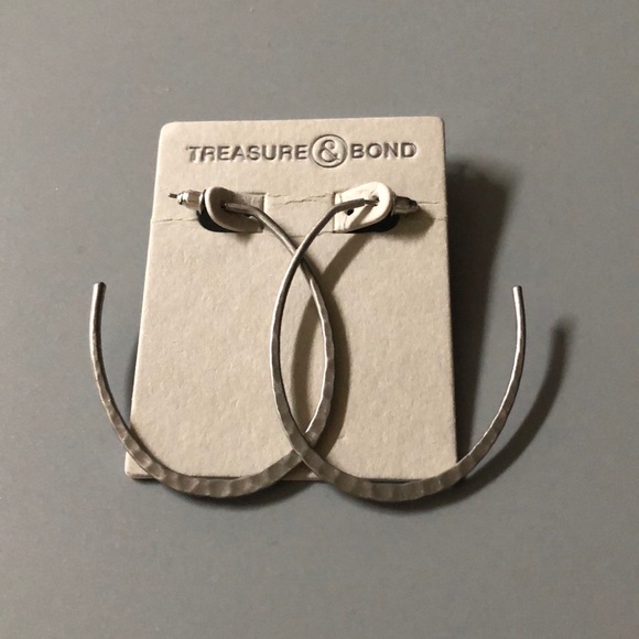 Treasure & Bond Oval Hammered Hoop Earrings Silver - Picture 3 of 4